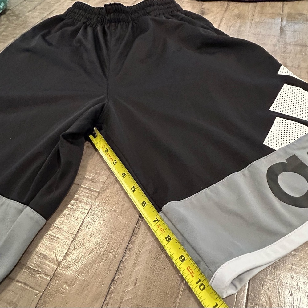 Adidas Basketball Shorts Black Silver Wide Leg Opening Size Medium - Picture 8 of 9